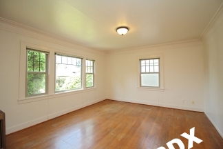 Spacious and Bright 1 Bedroom Unit in Hot SE Division Neighborhood!