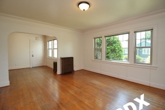 Spacious and Bright 1 Bedroom Unit in Hot SE Division Neighborhood!