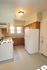 Spacious and Bright 1 Bedroom Unit in Hot SE Division Neighborhood!