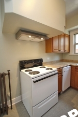 Spacious and Bright 1 Bedroom Unit in Hot SE Division Neighborhood!