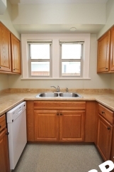 Spacious and Bright 1 Bedroom Unit in Hot SE Division Neighborhood!