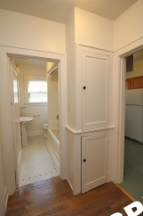 Spacious and Bright 1 Bedroom Unit in Hot SE Division Neighborhood!