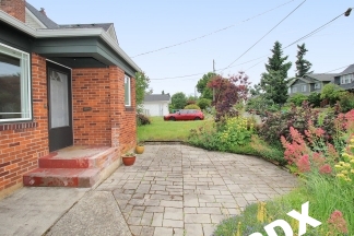 Spacious & Remodeled 2 Bed/1 Duplex Apartment with Mid-Century Flair