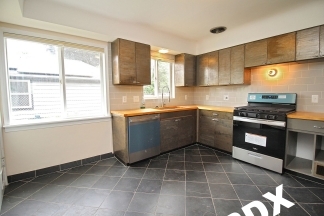 Spacious & Remodeled 2 Bed/1 Duplex Apartment with Mid-Century Flair
