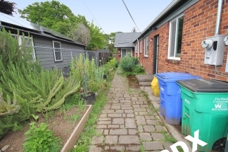 Spacious & Remodeled 2 Bed/1 Duplex Apartment with Mid-Century Flair