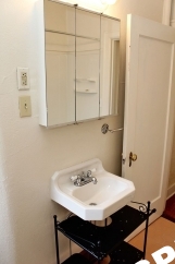 1 Bedroom Apt With Amazing Views in Historic West Hills Building