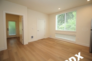 Ground Floor Contemporary 1 Bedroom Apartment - SW Portland