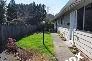 Beautifully Updated Milwaukie 2 Bedroom in Gorgeous 4-Plex