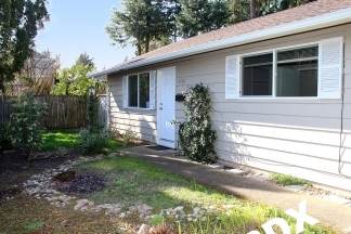 Beautifully Updated Milwaukie 2 Bedroom in Gorgeous 4-Plex