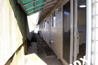 Beautifully Updated Milwaukie 2 Bedroom in Gorgeous 4-Plex