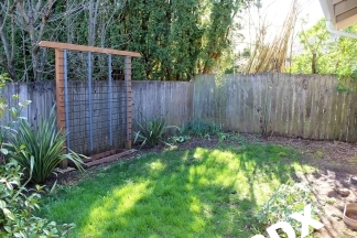 Beautifully Updated Milwaukie 2 Bedroom in Gorgeous 4-Plex