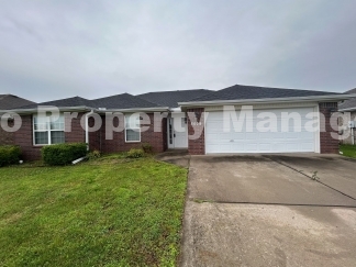 Charming 3-Bedroom, 2-Bathroom Home for Rent in Bentonville