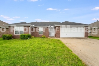 Charming 3-Bedroom, 2-Bathroom Home for Rent in Bentonville