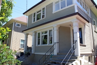 Exquisite 1+ Bedroom Duplex off NE 28th & Burnside w/Tons of Vintage Charm