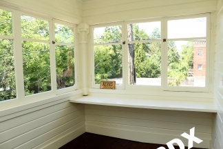 Exquisite 1+ Bedroom Duplex off NE 28th & Burnside w/Tons of Vintage Charm