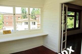 Exquisite 1+ Bedroom Duplex off NE 28th & Burnside w/Tons of Vintage Charm