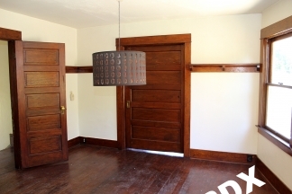 Exquisite 1+ Bedroom Duplex off NE 28th & Burnside w/Tons of Vintage Charm