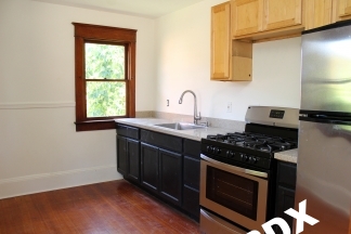Exquisite 1+ Bedroom Duplex off NE 28th & Burnside w/Tons of Vintage Charm