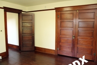 Exquisite 1+ Bedroom Duplex off NE 28th & Burnside w/Tons of Vintage Charm