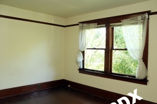 Exquisite 1+ Bedroom Duplex off NE 28th & Burnside w/Tons of Vintage Charm