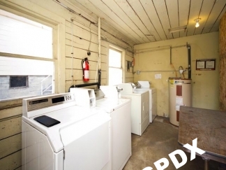 Charming 1 Bedroom Apartment w/Hardwoods in Cully Neighborhood