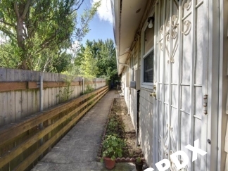 Charming 1 Bedroom Apartment w/Hardwoods in Cully Neighborhood