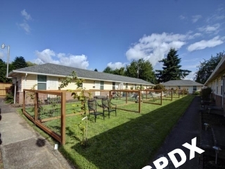 Charming 1 Bedroom Apartment w/Hardwoods in Cully Neighborhood