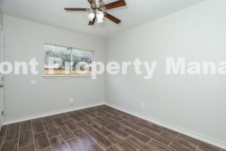 4-Bed Oasis in San Antonio with 2 Full Baths – Perfect for Family Living!