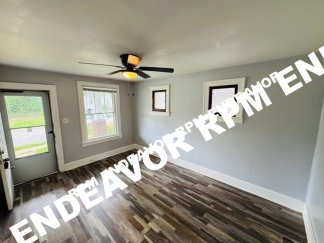 Charming 2-Bed Home in Quiet Hillsdale Neighborhood