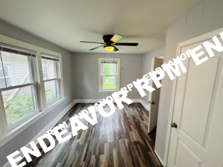 Charming 2-Bed Home in Quiet Hillsdale Neighborhood