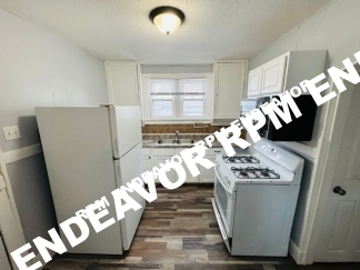 Charming 2-Bed Home in Quiet Hillsdale Neighborhood