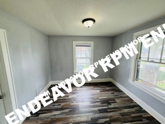 Charming 2-Bed Home in Quiet Hillsdale Neighborhood