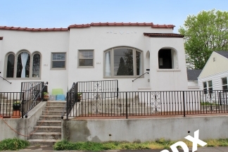 Gorgeous Remodeled Belmont 1 Bedroom with Garage!