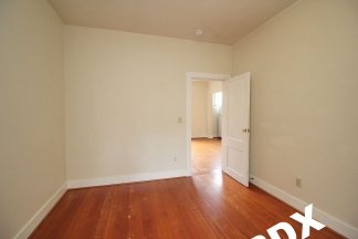 Adorable Vintage 1 Bedroom Unit in the Heart of Kenton