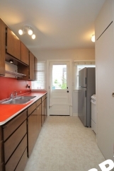Charming Vintage Irvington Apartment in Brick Courtyard Complex