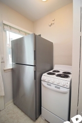 Charming Vintage Irvington Apartment in Brick Courtyard Complex