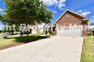 Beautiful 3 bedroom in NE San Antonio!