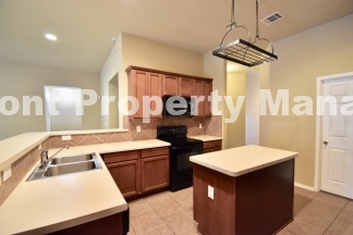 Beautiful 3 bedroom in NE San Antonio!