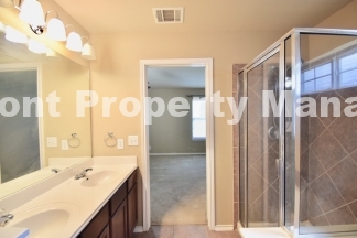 Beautiful 3 bedroom in NE San Antonio!