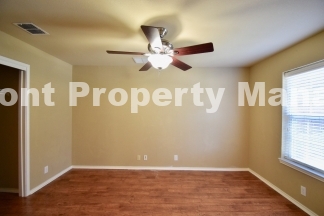 Beautiful 3 bedroom in NE San Antonio!