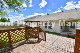 Beautiful 3 bedroom in NE San Antonio!