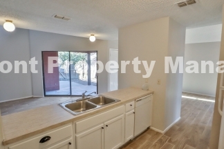 Spacious 2 bed/1.5 bath Duplex in NE San Antonio!