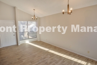 Spacious 2 bed/1.5 bath Duplex in NE San Antonio!