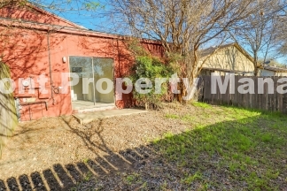 Spacious 2 bed/1.5 bath Duplex in NE San Antonio!