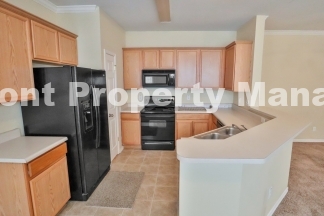 Spacious 2 bedroom Duplex near the Medical Center!