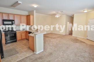 Spacious 2 bedroom Duplex near the Medical Center!