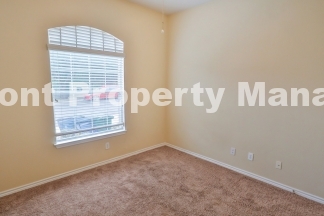 Spacious 2 bedroom Duplex near the Medical Center!