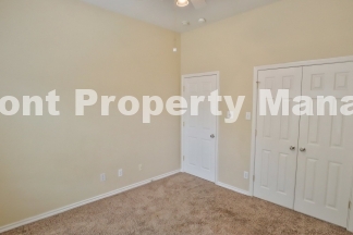 Spacious 2 bedroom Duplex near the Medical Center!