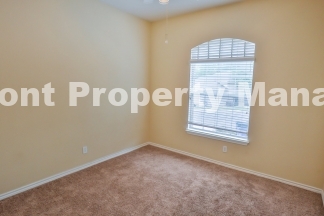 Spacious 2 bedroom Duplex near the Medical Center!
