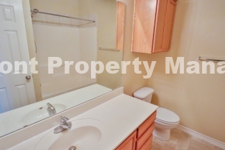 Spacious 2 bedroom Duplex near the Medical Center!